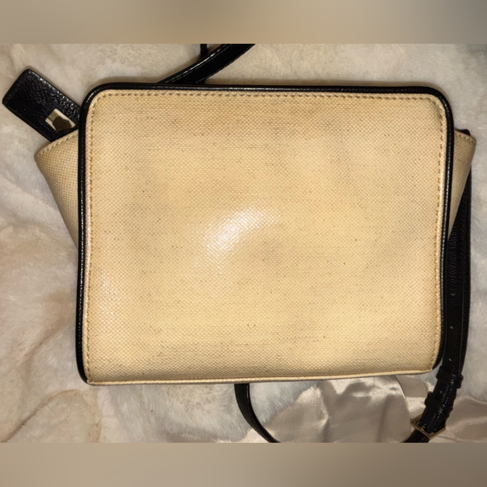 Kate Spade Black Bow on Cream Straw-like Crossbody Bag - Picture 3 of 15